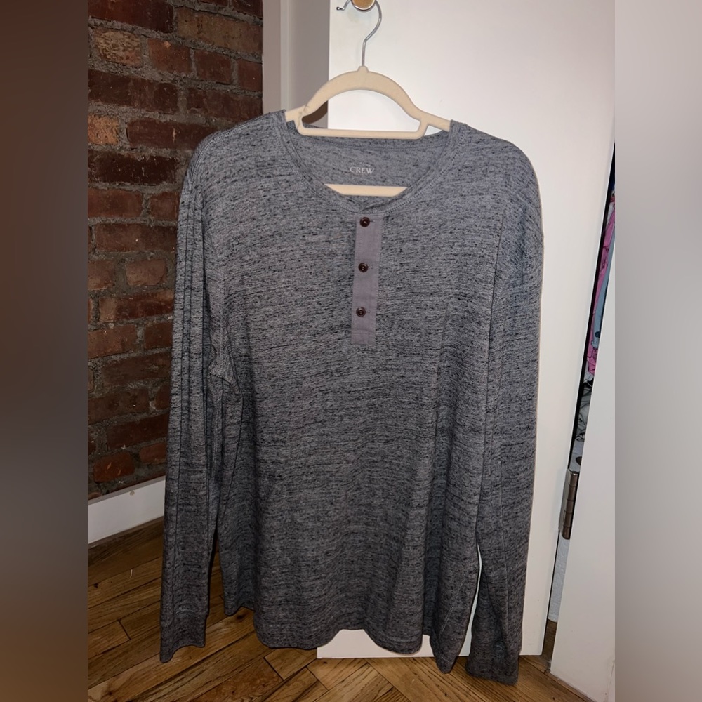 Men’s Size Large JCrew Henley Long-sleeve Tee! Lightly worn